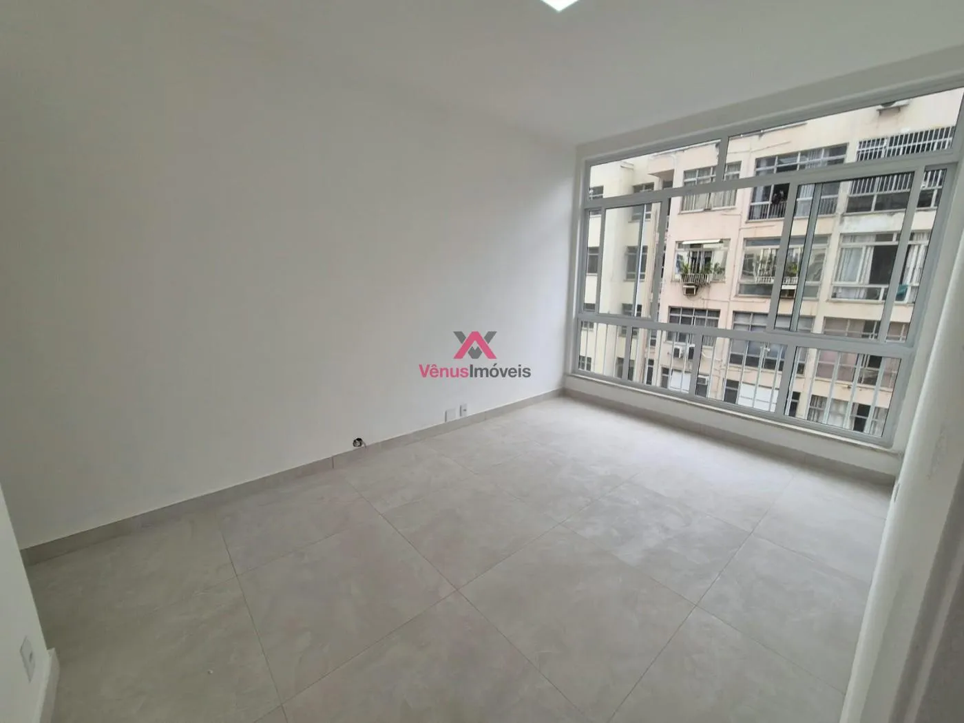 Imagem Apartamento para Venda em Rio de Janeiro, Leme, 2 dormitórios, 1 banheiro, 1 vaga