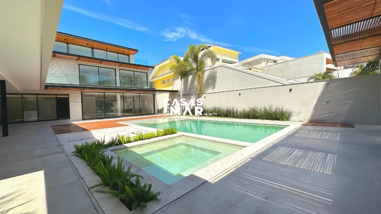 Imagem Luxuosa mansão na Barra da Tijúca, Rio de Janeiro - RJ: 6 suítes, 3 salas, 10 banheiros, 5 vagas de garagem, 1.020m².