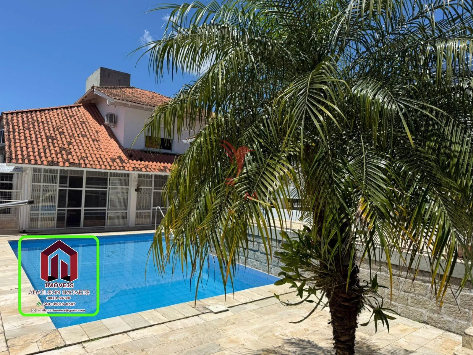 Imagem Linda Casa em Florianópolis, SC Brasil -Bairro Trindade com 4 dormitórios, sendo 2 suítes