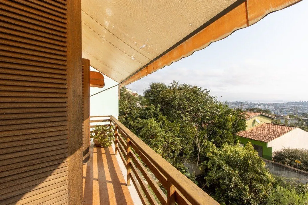 Imagem Casa para Venda - 361.95m², 4 dormitórios, sendo 2 suites, 3 vagas - Nonoai