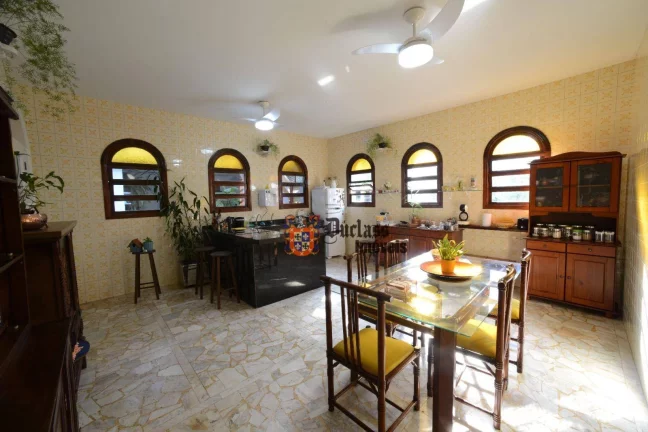 Imagem Casa com 6 dormitórios à venda, 259 m² por R$ 1.600.000 - Centro - Peruíbe/SP