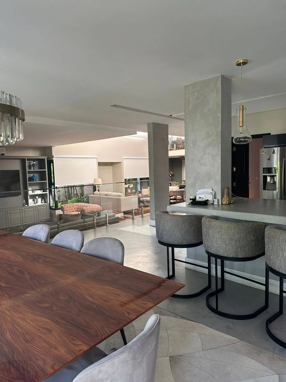 Imagem Sobrado de 403,80m² Localizado no Alphaville Residencial 2 em Barueri/SP!