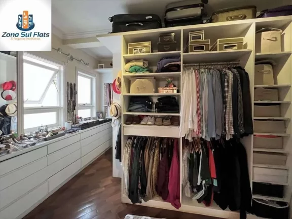 Imagem Casa Alto Padrão à Venda Na Granja Viana Com 4 Suítes e 5 Vagas
