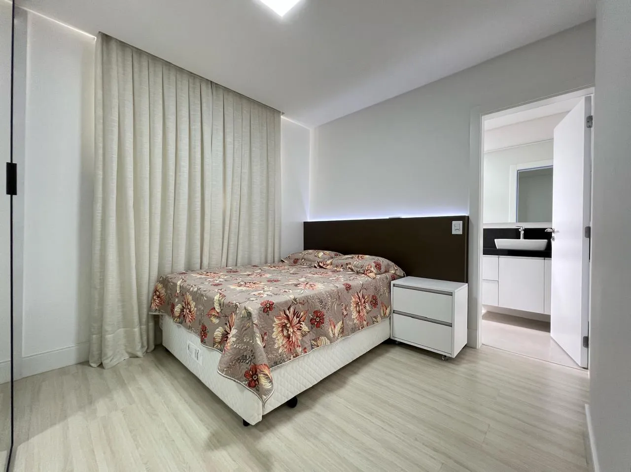 Imagem Apartamento à venda com 130m2 por R$ 2.500.000,00