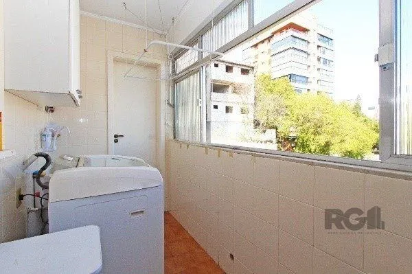 Imagem Vende-se bela cobertura 3 quartos com suíte, 2 vagas, dependencia completa em prédio com elevador - 220m² - Floresta