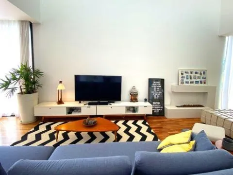 Imagem VENDA E LOCAÇÃO DE CASA NO CONDOMÍNIO REAL PARK, EM ARUJÁ/SP, 390m² com 3 suítes, piscina aquecida, 04 salas e garagem para 04 autos. CONSULTE-NOS