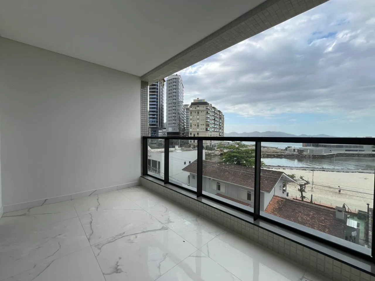 Imagem Apartamento com vista para o mar à venda com 84m2 por R$ 3.000.000,00