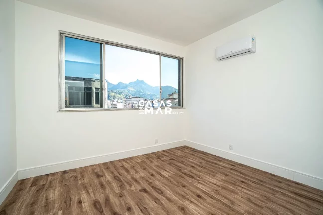 Imagem Imperdível! Apartamento à venda na Barra da Tijúca, Rio de Janeiro-RJ: 4 quartos, 1 suíte, 4 banheiros, 1 vaga, 130m².