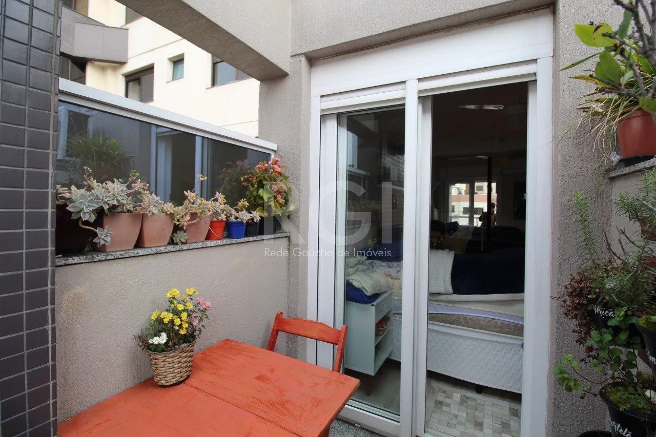 Imagem Cobertura para Venda - 106.84m², 3 dormitórios, sendo 2 suites, Petrópolis