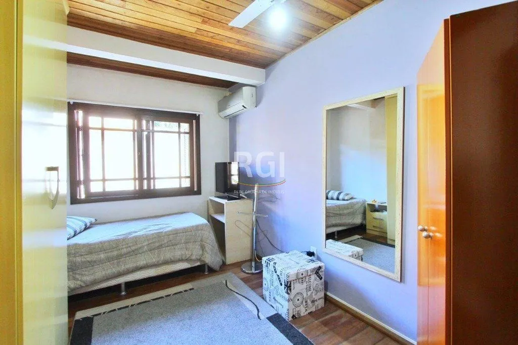 Imagem Casa para Venda - 260m², 5 dormitórios, sendo 2 suites, 4 vagas - Teresópolis