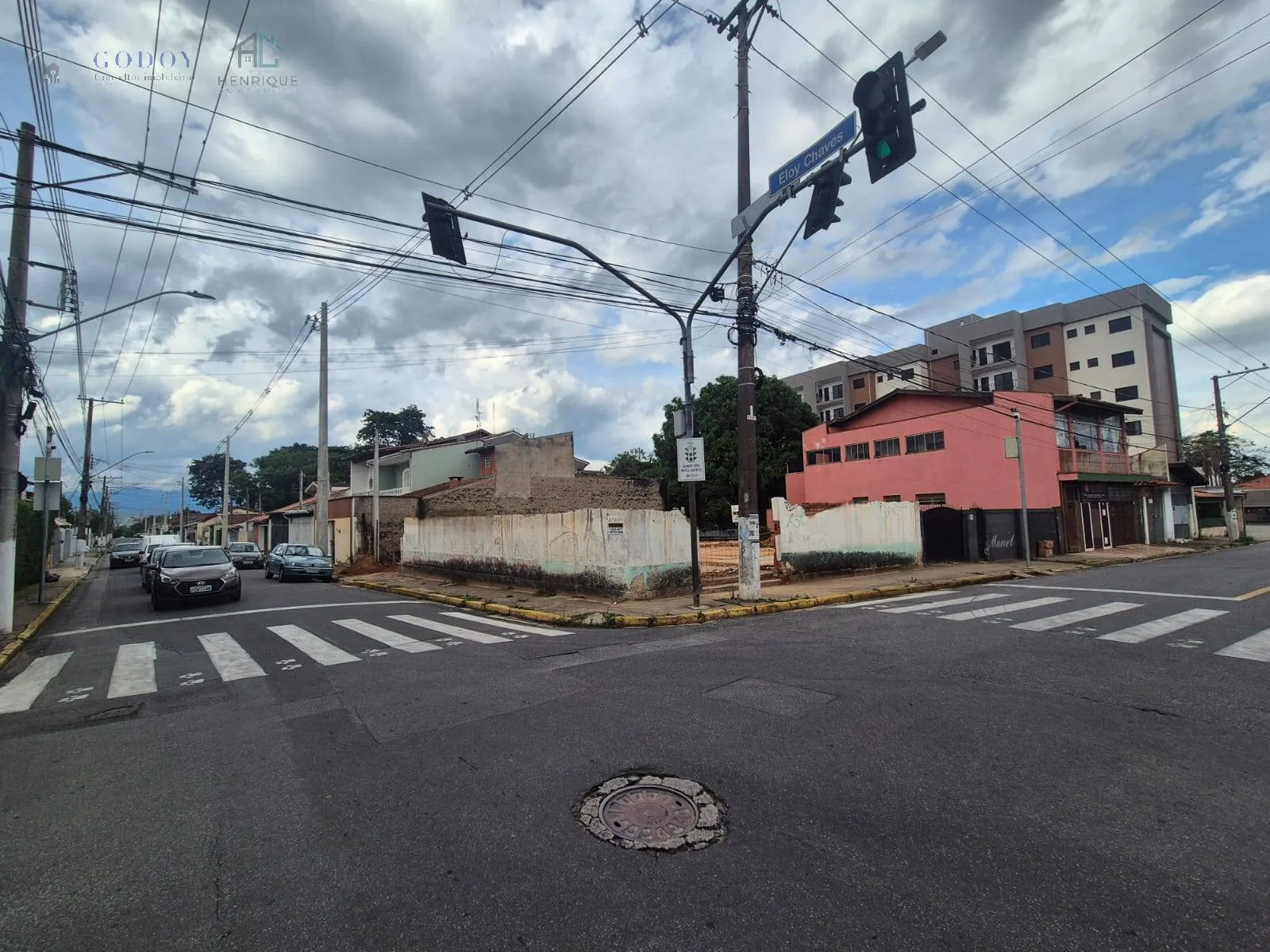 Imagem Terreno de Esquina com Alta Visibilidade - Ideal para Empreendimento!
