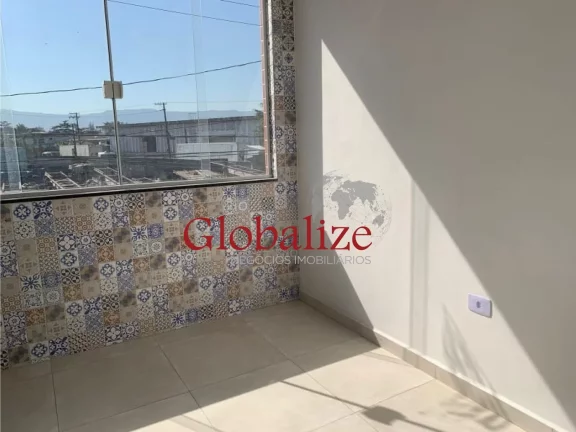 Imagem Casa sobreposta alta à venda com 72m², 2 quartos, 1 suíte, churrasqueira por R$315.000,00 em Santos