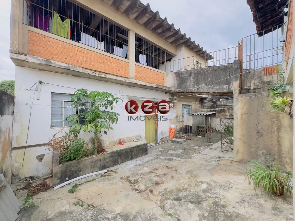 Imagem Casa à venda em Valinhos-SP, Vila Santana, 2 quartos, 1 suíte, 1 sala, 2 banheiros, 4 vagas, 200m².