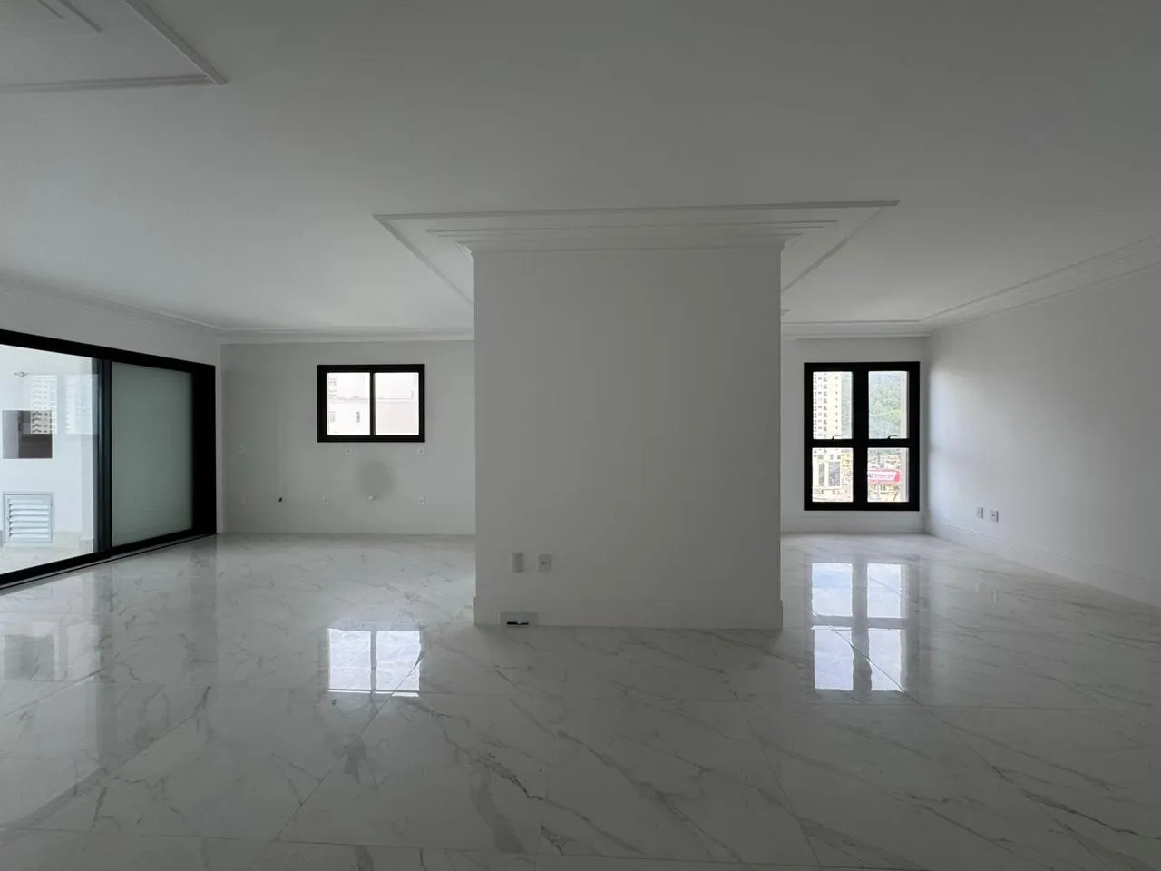 Imagem Apartamento com vista para o mar à venda com 210m2 por R$ 4.400.000,00