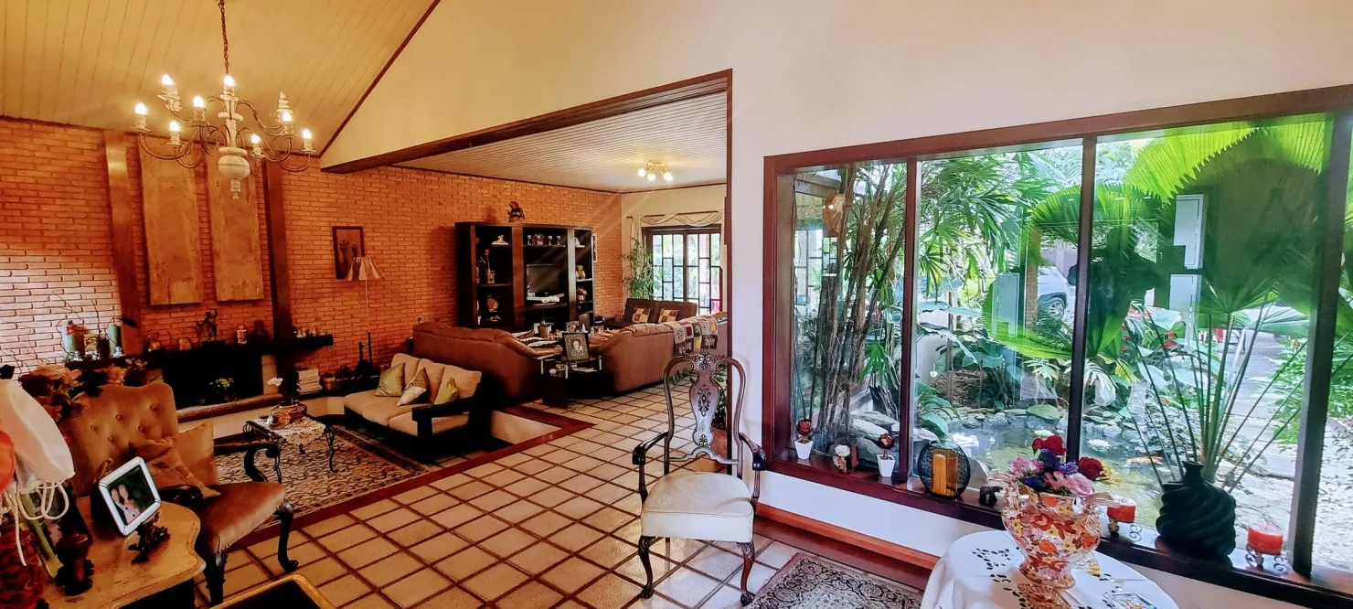 Imagem Residência Exclusiva com Piscina, Lago Ornamental e 3 Suítes