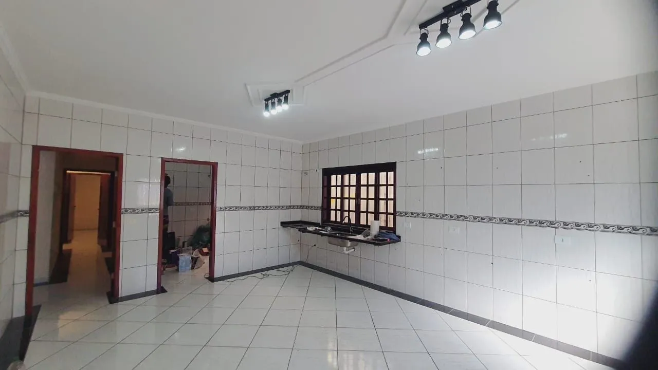 Imagem "Espaço e Conforto para sua família: Casa com Terreno inteiro, para venda e locação, 4 Dormitórios e Quintal Amplo à Venda"