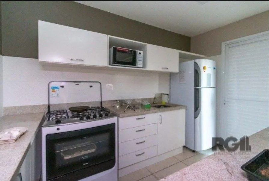 Imagem Apartamento com 75m² privativos, 3 dormitórios sendo 1 suíte, living dois ambientes, imóvel arejado e iluminado.