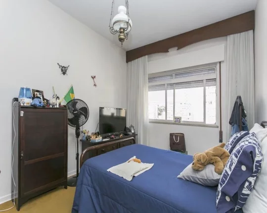 Imagem Apartamento amplo, living para 2 ambientes com piso de tacos, 03 dormitórios com piso de tacos e ar...
