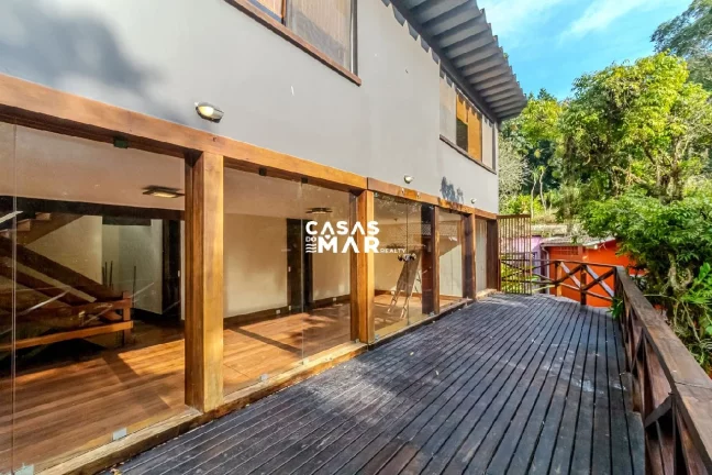 Imagem Linda Casa Reformada e Modernizada de 4 quartos em Condomínio cobiçado em São Conrado