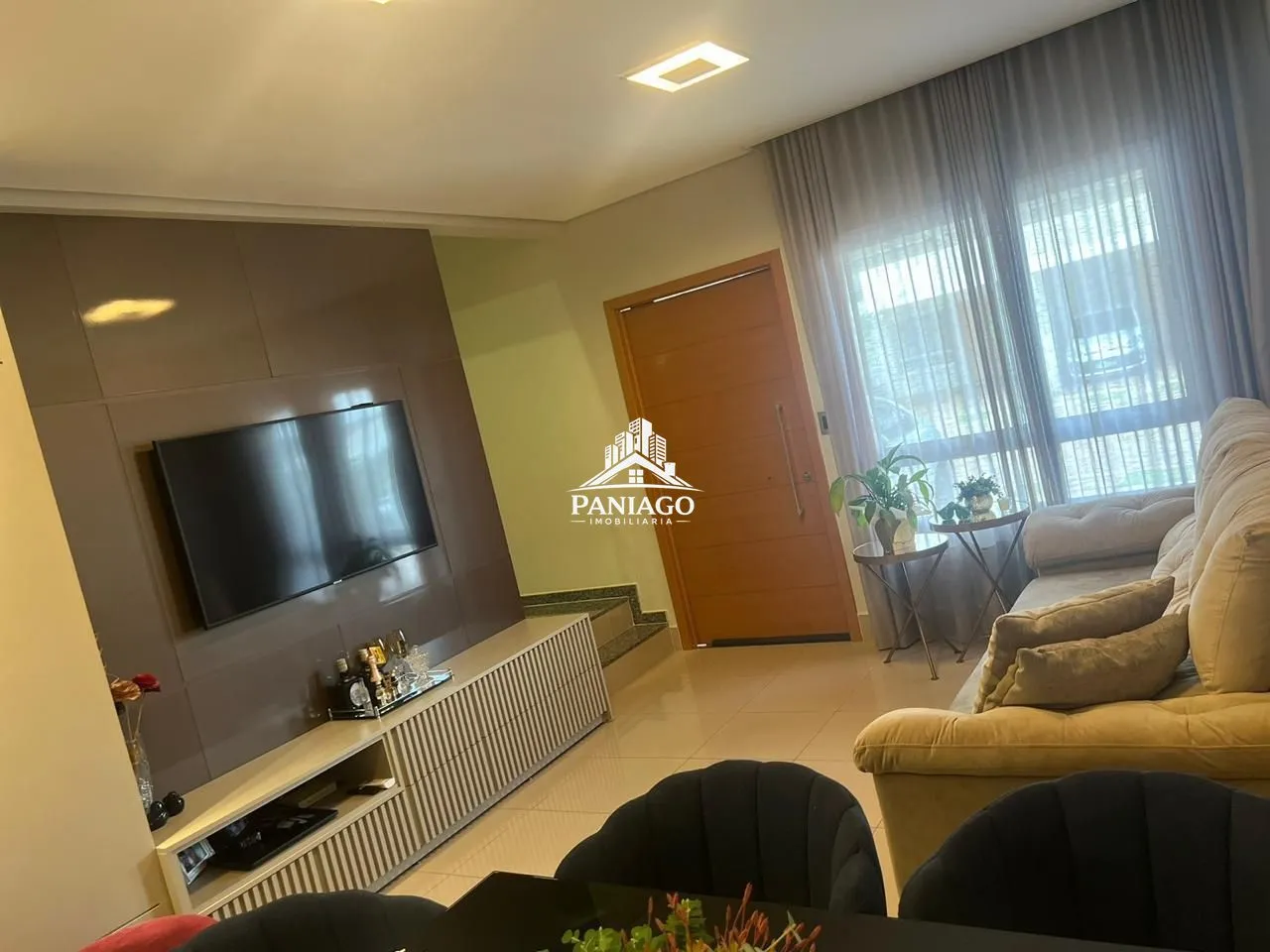 Foto do imóvel Imóvel Residencial com 2 Suítes e 247,30 m² de Área Total
