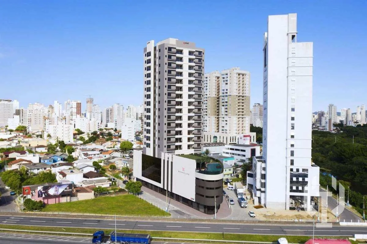 Imagem Apartamento com 2 suítes e 2 vagas de garagem em Meia Praia