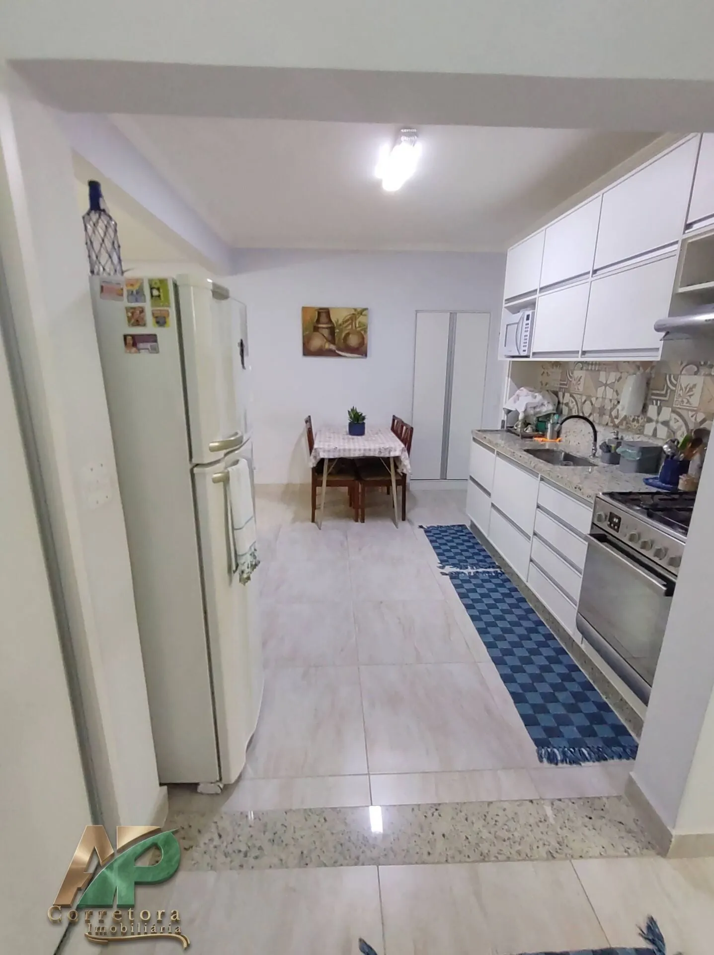 Imagem Casa à Venda em Taboão da Serra: 308m², 2 Vagas e Perto do Shopping