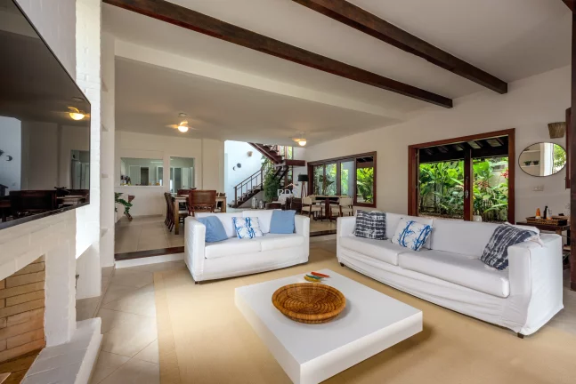 Imagem Vende linda casa em Maresias com 507m², 5 suítes, Litoral norte com acesso privativo à praia.
