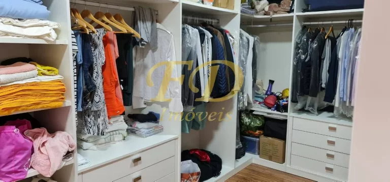 Imagem Aconchegante Casa em Condomínio Fechado.