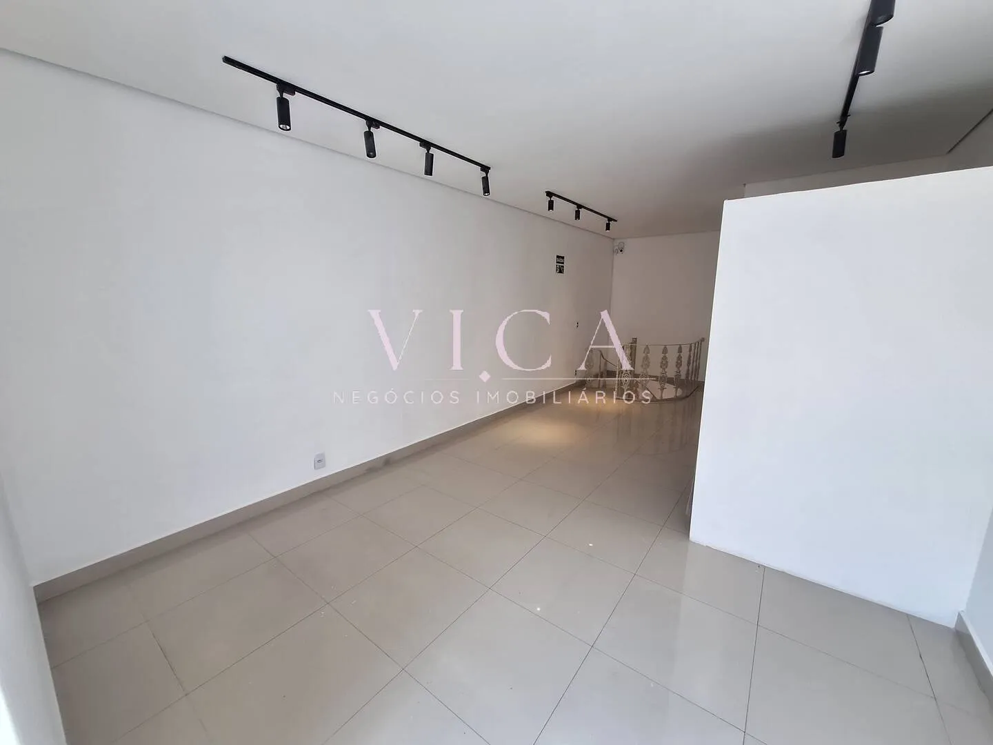 Imagem Sala para aluguel com 64m² 1 banheiro - por R$ 8.900,00 - Alphaville/SP