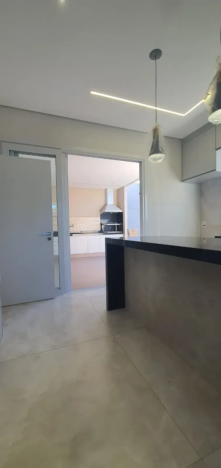 Imagem Imóvel Espetacular à Venda em Araraquara-SP: Casa de Luxo no Condomínio Buona Vita, 3 Suítes e 4 Vagas de Garagem.