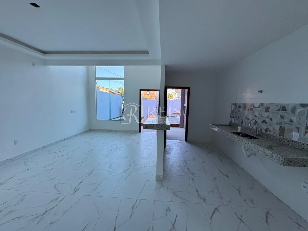 Imagem Casa para Venda em Rio das Ostras, Village Rio das Ostras, 3 dormitórios, 1 suíte, 2 banheiros, 2 vagas
