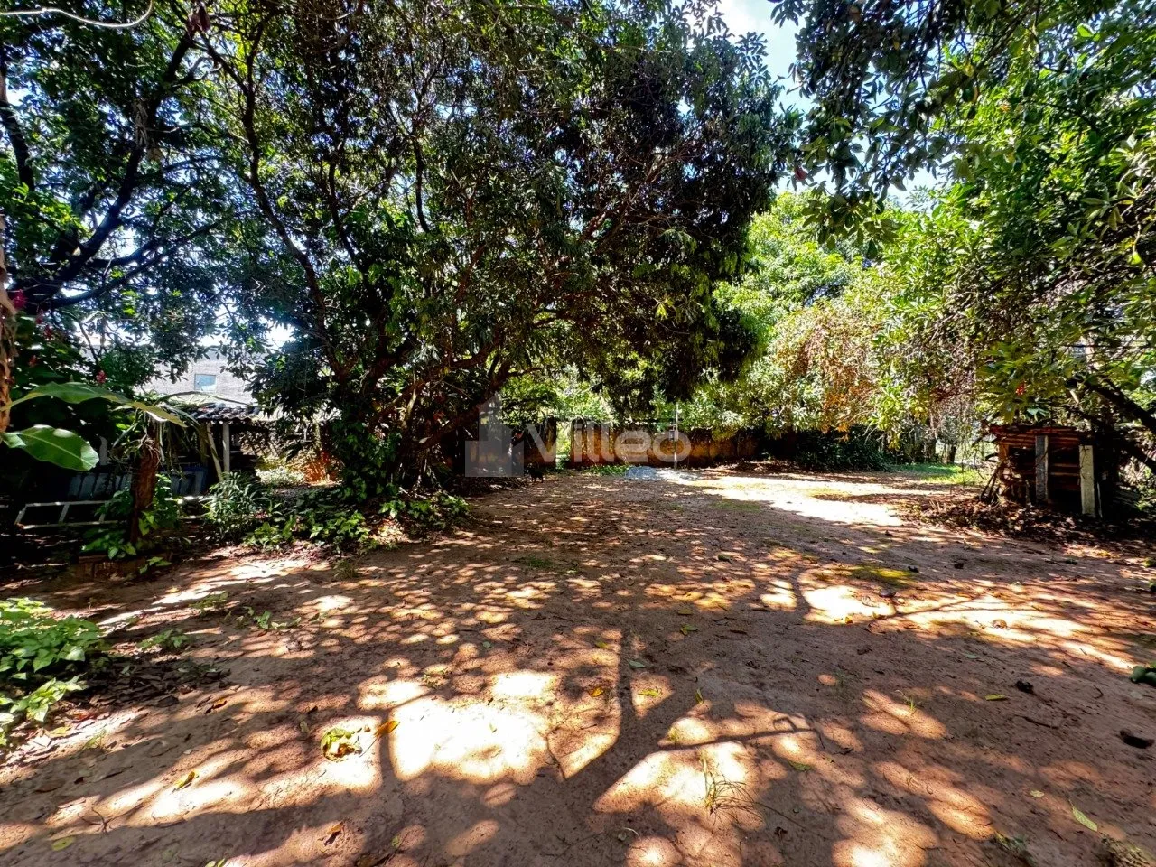 Imagem A área total disponível é de aproximadamente 4.000 m², com possibilidade de desmembramento em lo...