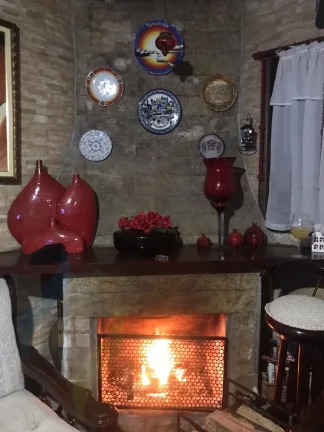 Imagem Casa rural de 3 dormitórios sendo 1 suíte, 2 banheiros, 20 vagas, com 7.100m² em Estrada Nova de, Santo Antônio do Pinhal