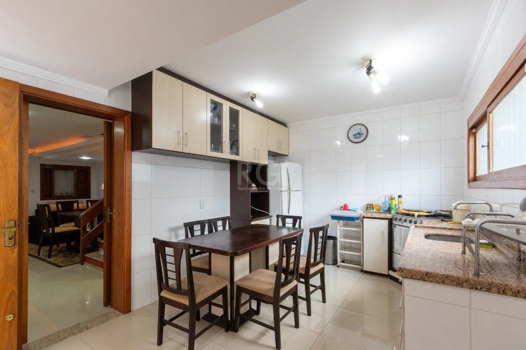 Imagem Casa para Venda - 247m², 3 dormitórios, sendo 1 suites, 4 vagas - Vila Nova