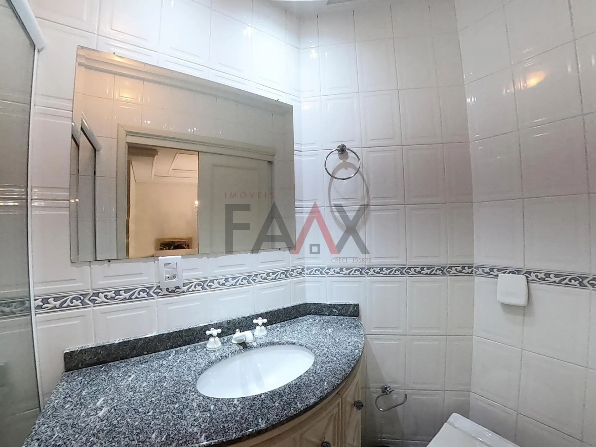 Imagem Sobrado com Piscina á venda no Alto da Xv em Guarapuava