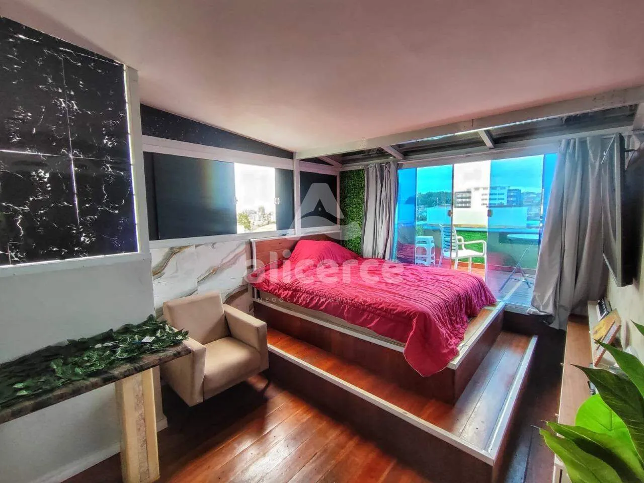 Imagem Cobertura à venda com 1 quarto , 64m² em Coqueiros Florianópolis