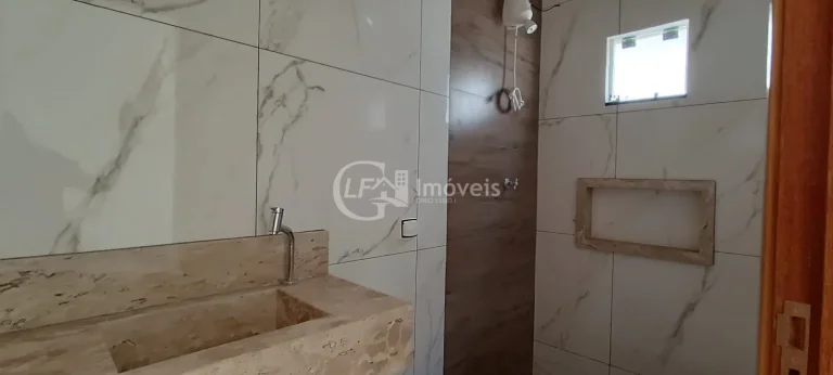 Imagem Casa à venda em Campo Grande-MS, bairro Santo Antônio: 3 quartos, 1 suíte, 4 banheiros, 3 vagas, 122m². Aproveite!