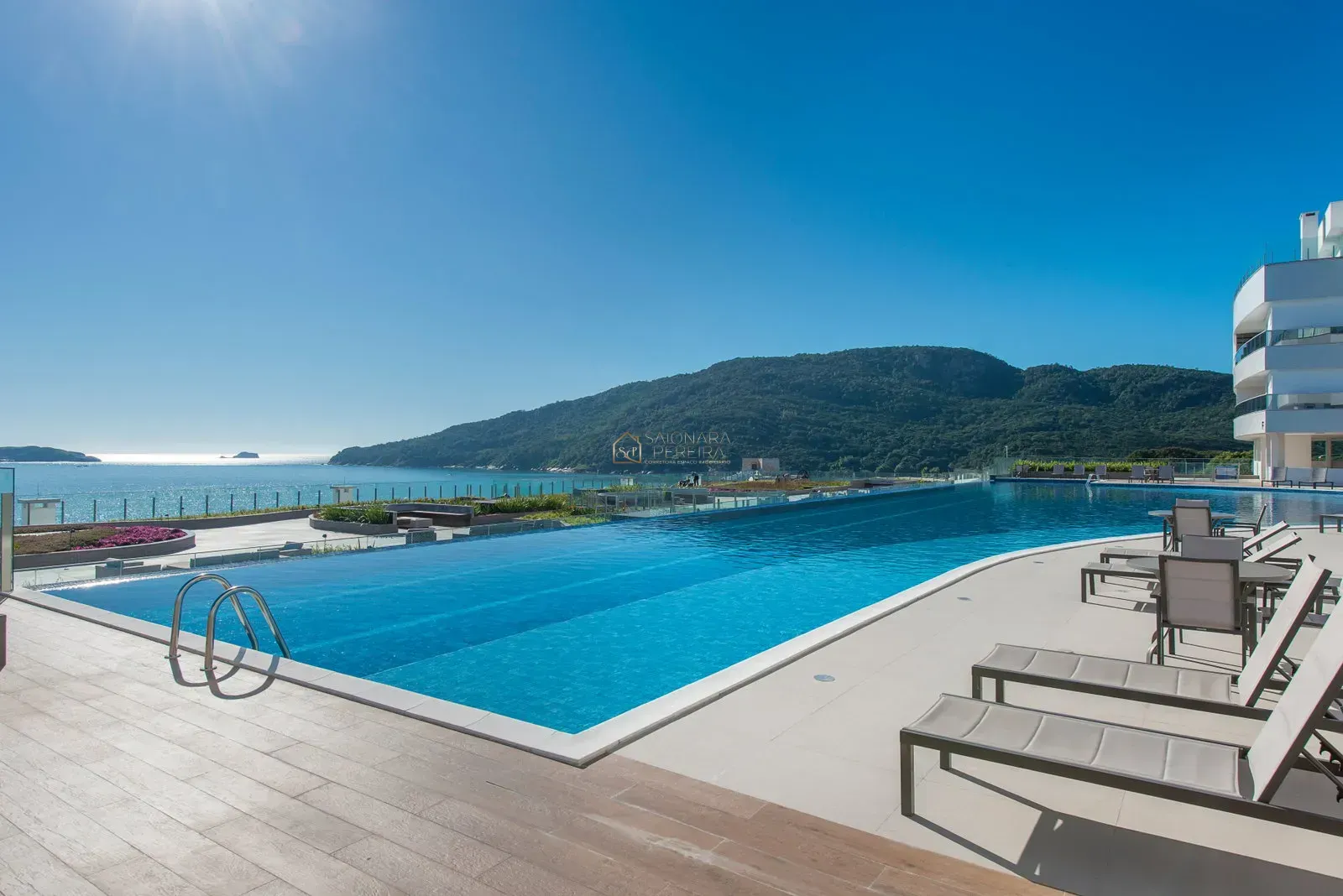 Imagem Viva no Topo: A Exclusividade da Cobertura com 3 suites no Mirante Home Club