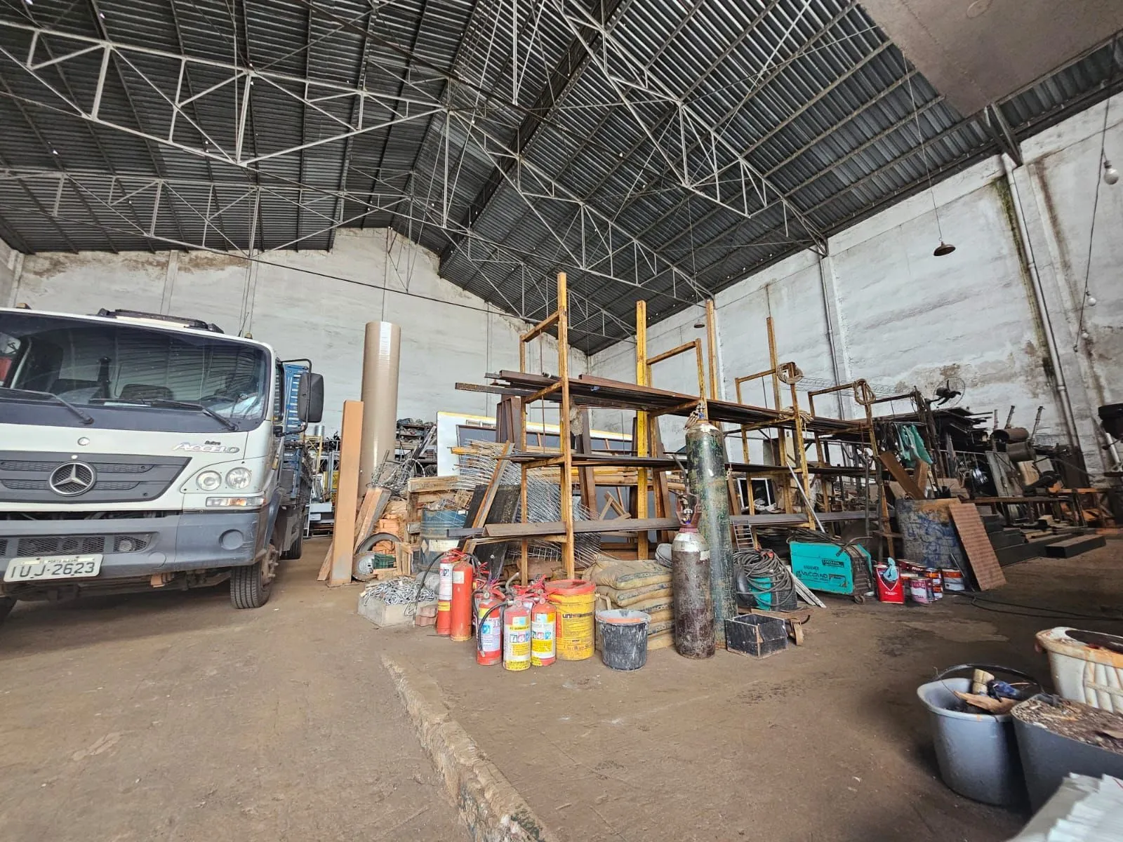 Imagem Pavilhão com 1036m2 próximo as Ferramentas Gerais
