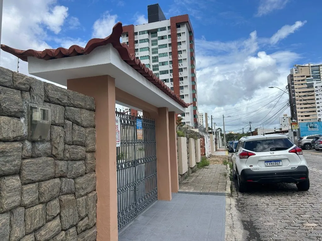 Foto do imóvel Casa com 4 dormitórios à venda, 227 m² por R$ 596.996,00 - Lagoa Nova - Natal/RN