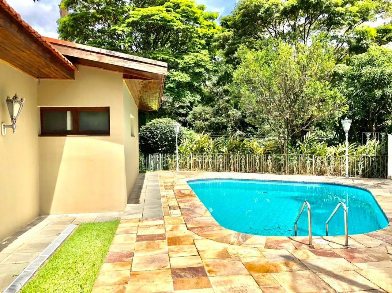 Imagem Casa de esquina semi-térrea, 429 m² - Alphaville 01 - Barueri/SP