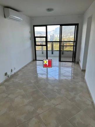 Imagem Vendo 2Q(1S), depend, 2 vagas, na Praia da Barra, alto, nascente, cozinha grande, área serviço, ônibus, clube, tênis, squash, skate, futebol,ginasio