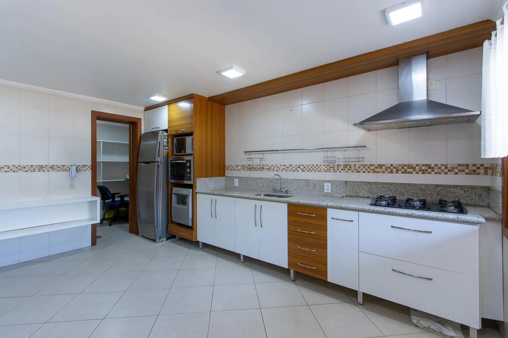 Imagem Prédio Misto Comercial/Residencial, à venda, com 802,57m² privativos, 6 vagas - Bairro Tristeza
