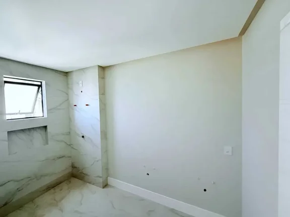 Imagem Apartamento sem mobilia com 4 dormitórios sendo 4 suítes e 4 vagas de garagem em Balneário Camboriú