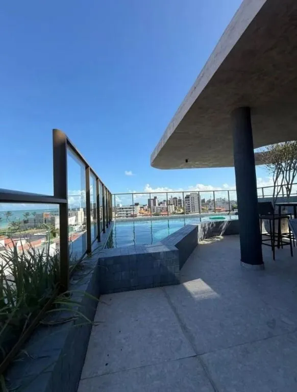 Imagem Flat novo em Camboinha, a 1 rua do mar, com rooftop e alto potencial para Airbnb. Ideal para investir ou morar.