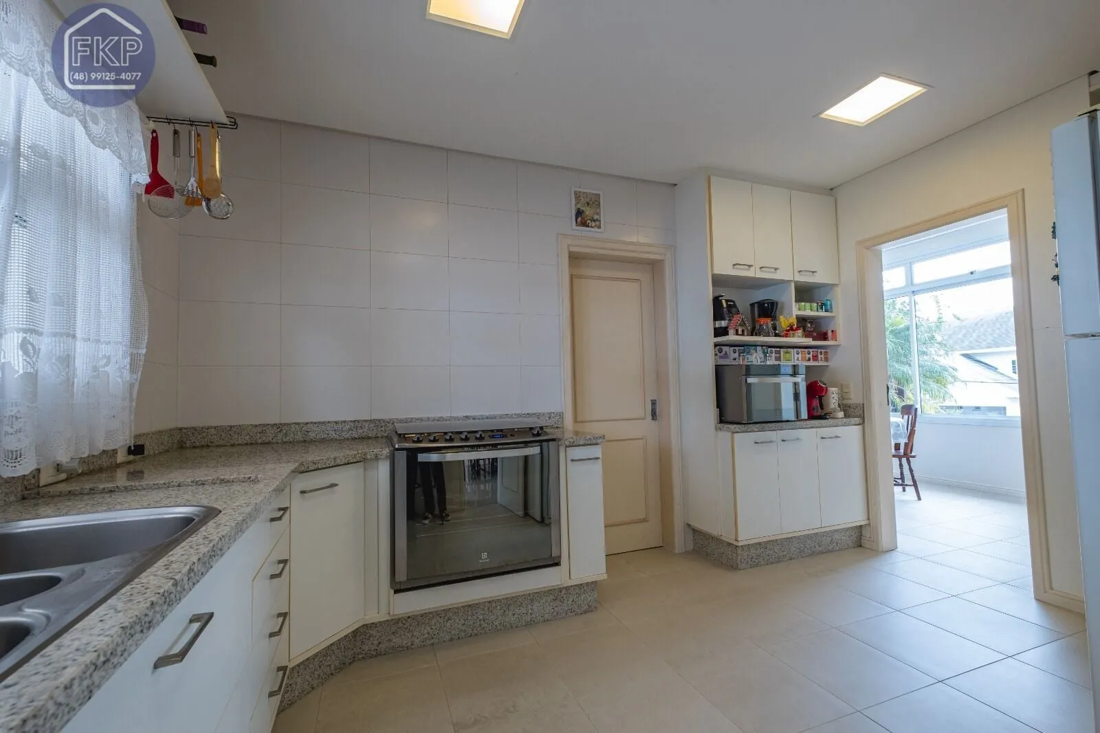 Imagem Casa com 5 dormitórios e 4 vagas!