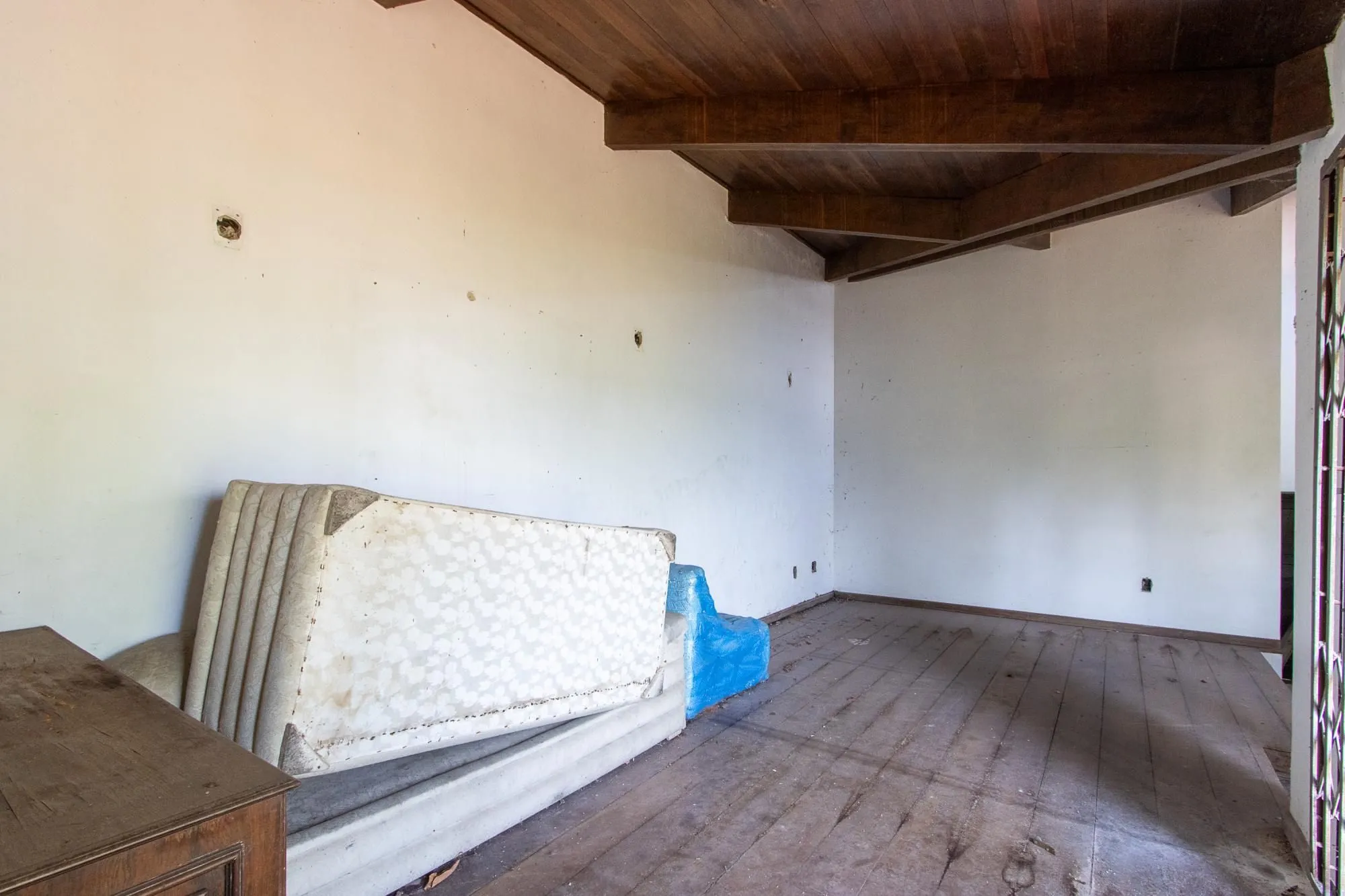 Imagem Casa para Venda - 320m², 3 dormitórios, sendo 1 suites, 4 vagas - Cristal