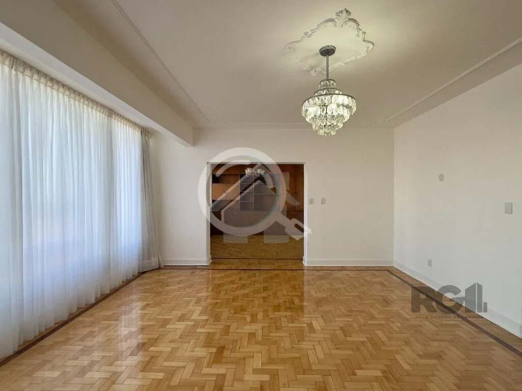 Imagem Apartamento de 170m², totalmente reformado, 3 dormitórios, sendo 1 suíte com sacada, sala de esta...