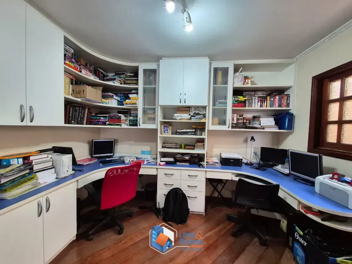 Imagem Casa para venda em Parque São Domingos com 3 quartos, sendo 1 suíte, 313m²