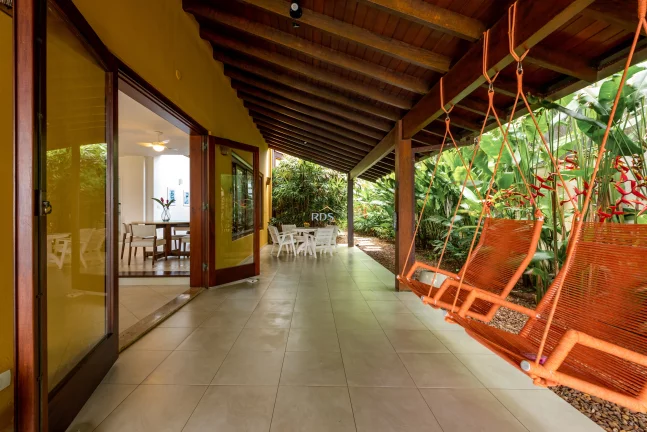 Imagem Vende linda casa em Maresias com 507m², 5 suítes, Litoral norte com acesso privativo à praia.